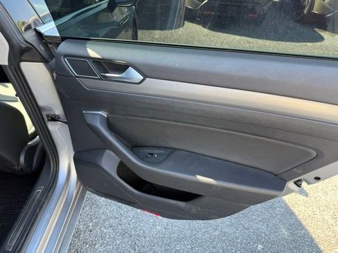 Used 2020 Volkswagen Arteon SE image 17