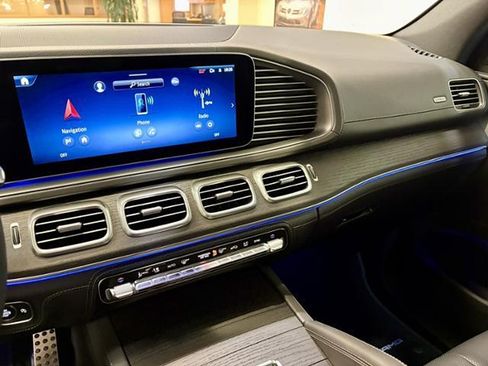 New 2026 Mercedes-Benz GLS 580 4MATIC image 11