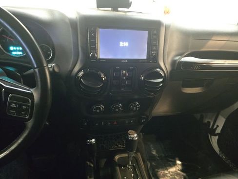 Used 2014 Jeep Wrangler Unlimited Sahara image 18