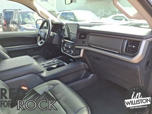Used 2024 Ford Expedition XLT AWD/4WD image 11
