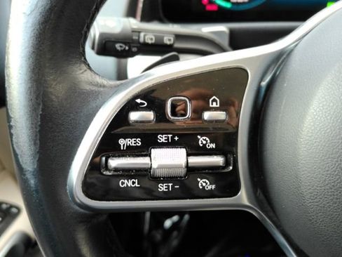 Used 2022 Mercedes-Benz EQB 300 4MATIC image 35