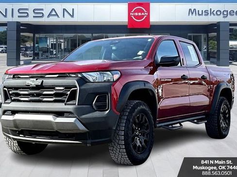 Used 2024 Chevrolet Colorado Trail Boss w/ Technology Package image 3