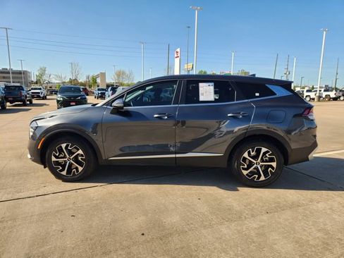 Used 2025 Kia Sportage EX image 4