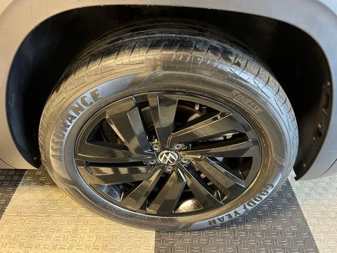 Certified 2023 Volkswagen Atlas Cross Sport SE FWD image 10