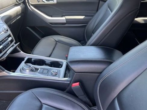 Used 2023 Ford Explorer XLT w/ Equipment Group 202A AWD/4WD image 15