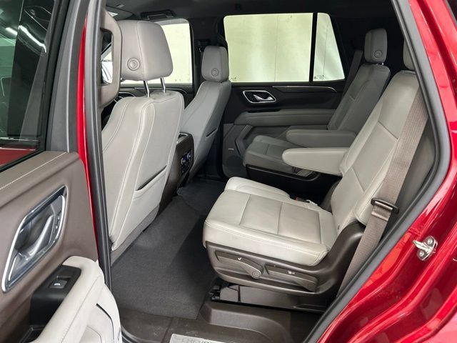 Used 2022 Chevrolet Tahoe Z71 w/ Luxury Package AWD/4WD image 8