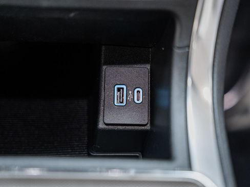 Used 2023 Ford Edge ST image 31