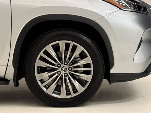 Used 2020 Toyota Highlander Platinum FWD image 6