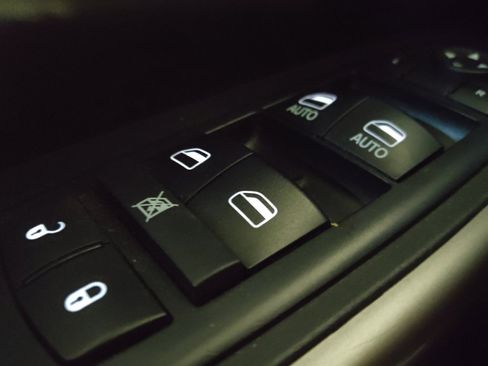 Used 2019 Jeep Cherokee Limited image 27