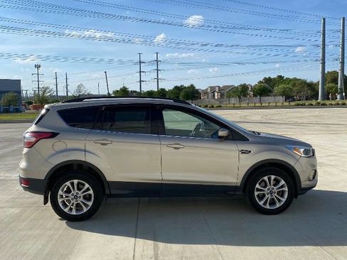 Used 2018 Ford Escape SE image 4