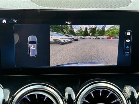 Used 2024 Mercedes-Benz GLB 250 image 35