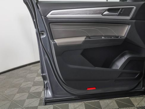 Used 2022 Volkswagen Atlas Cross Sport SE image 31