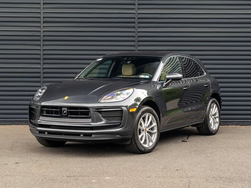 Certified 2023 Porsche Macan AWD/4WD image 1