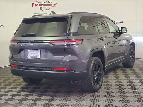 Used 2024 Jeep Grand Cherokee Altitude AWD/4WD image 3