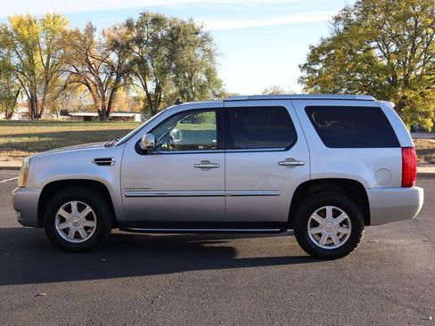 Used 2011 Cadillac Escalade AWD image 9