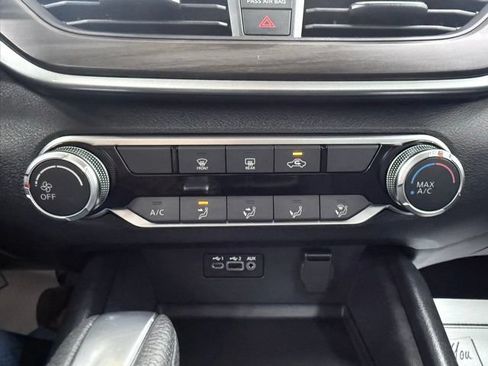 Used 2025 Nissan Altima 2.5 SV FWD image 25