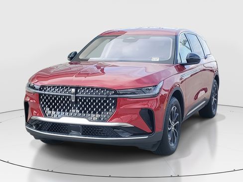 Used 2025 Lincoln Nautilus Premier image 4