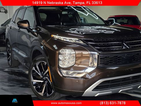 Used 2023 Mitsubishi Outlander SEL image 2