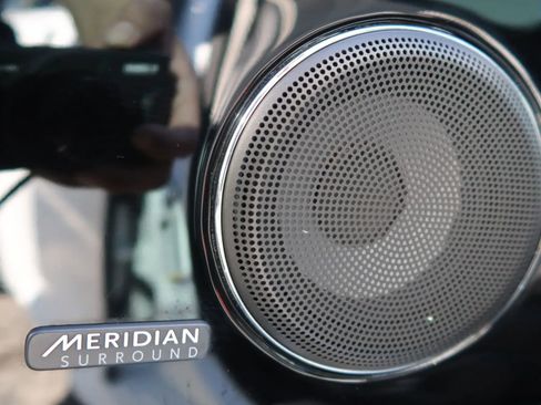 Used 2019 Jaguar XJ R-Sport image 24