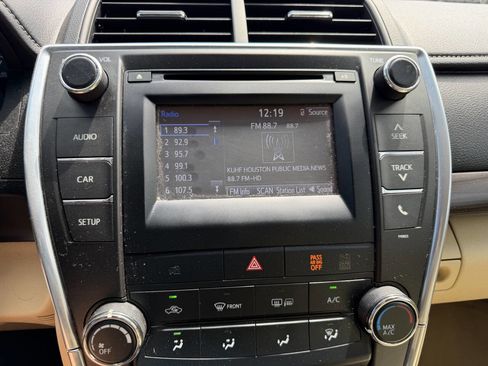 Used 2015 Toyota Camry LE image 17