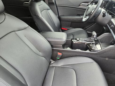 Certified 2024 Kia Sportage EX image 19