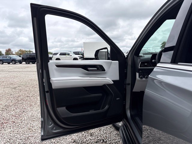 Used 2026 Chevrolet Suburban Premier w/ Sun And Tow Package AWD/4WD image 14