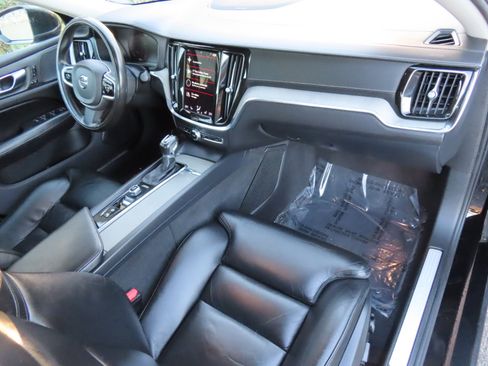 Used 2021 Volvo S60 T6 Inscription image 17