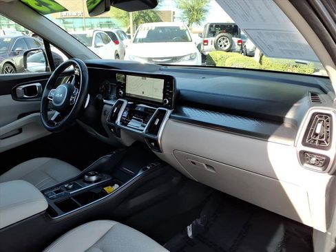 Used 2023 Kia Sorento EX image 11