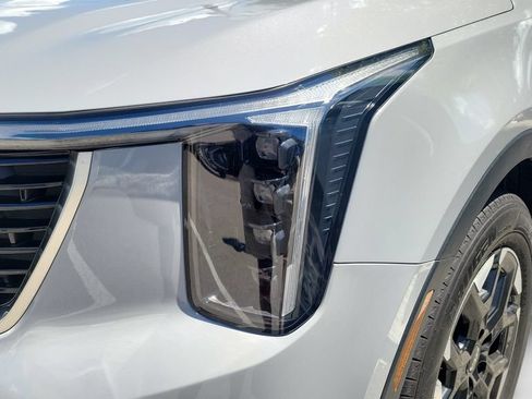 Used 2025 Kia Sorento S FWD image 8