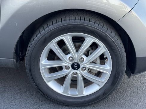 Used 2019 Kia Soul + image 11