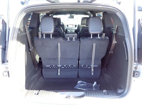 New 2026 Chrysler Pacifica Select w/ S Appearance Package image 6