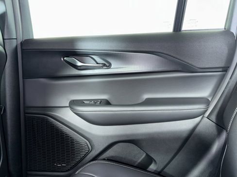 New 2025 Jeep Grand Cherokee Altitude image 41