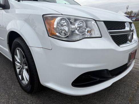 Used 2016 Dodge Grand Caravan SE image 11