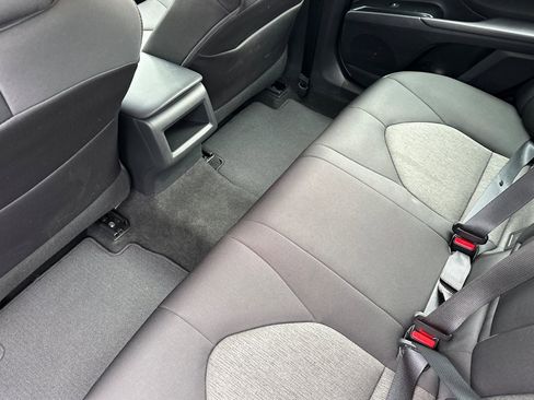 Used 2019 Toyota Camry LE image 9