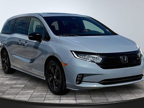 Used 2024 Honda Odyssey Sport image 3