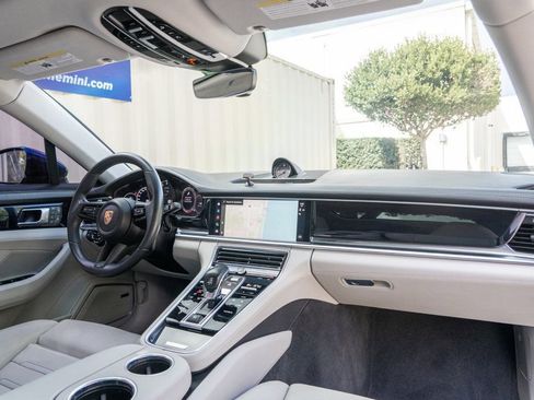 Used 2022 Porsche Panamera image 27