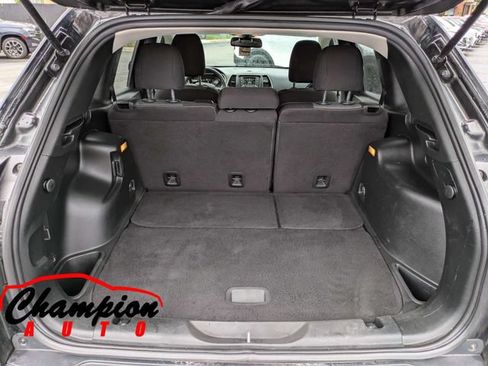 Used 2018 Jeep Cherokee Latitude FWD image 15