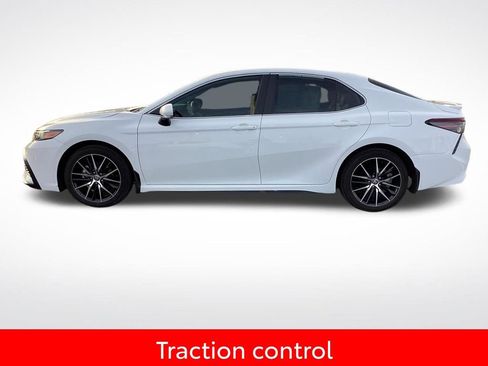 Used 2024 Toyota Camry SE image 6