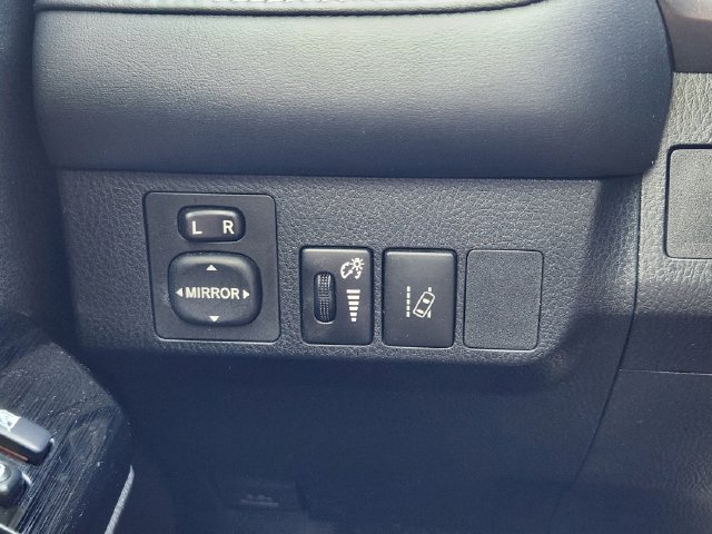 Used 2017 Toyota RAV4 Limited FWD image 24