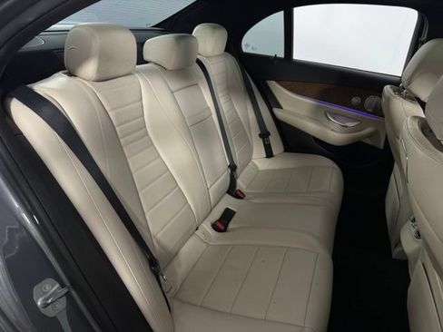 Used 2018 Mercedes-Benz E 400 4MATIC Sedan image 16