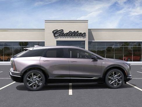 New 2026 Cadillac Optiq Luxury 2 image 9