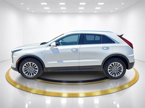 Certified 2024 Cadillac XT4 Premium Luxury w/ Cold Weather Package FWD image 8