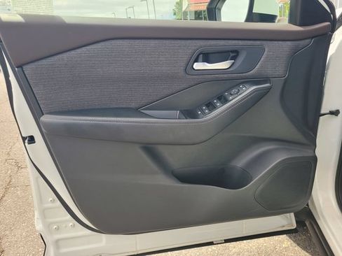 Certified 2023 Nissan Rogue SV FWD image 18