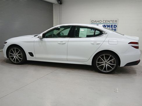 Used 2023 Genesis G70 2.0T image 5