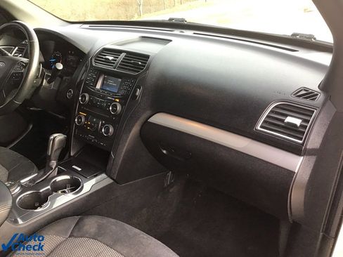 Used 2017 Ford Explorer XLT image 25