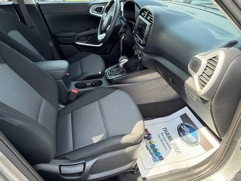 Used 2025 Kia Soul LX w/ LX Technology Package FWD image 34