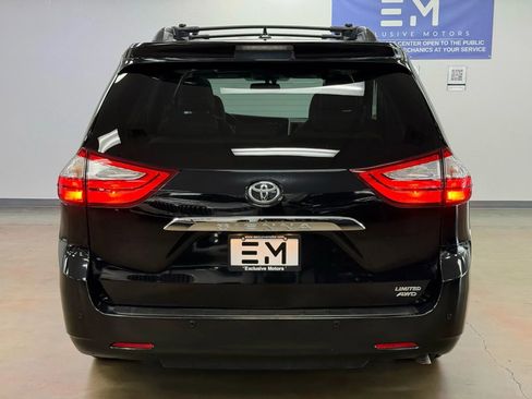 Used 2017 Toyota Sienna Limited Premium image 8