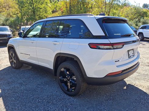 New 2025 Jeep Grand Cherokee Limited image 3