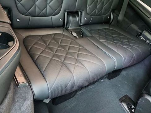 Used 2024 BMW X7 xDrive40i w/ M Sport Package image 30