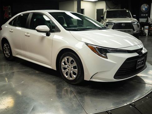 Used 2023 Toyota Corolla LE FWD image 5